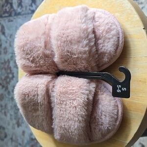 MIXIT BRAND WOMENS ROSE FAUX FUR SLIDE SLIPPERS SIZE SMALL